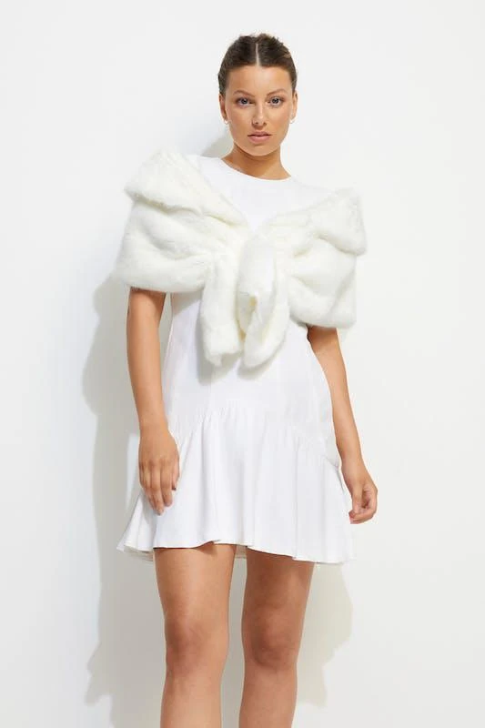 商品Unreal Fur|Champagne Wrap in Ivory ONE SIZE ONLY,价格¥2185,第1张图片