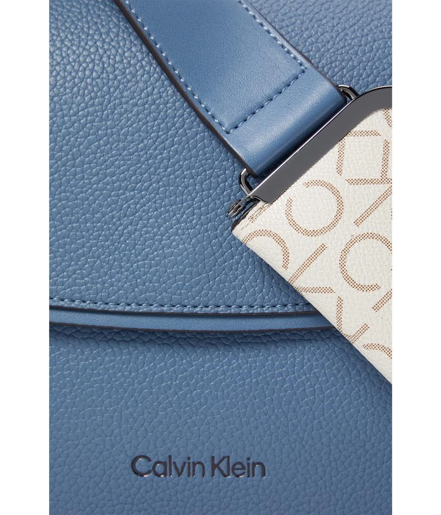 商品Calvin Klein|Bella Crossbody,价格¥717,第4张图片详细描述