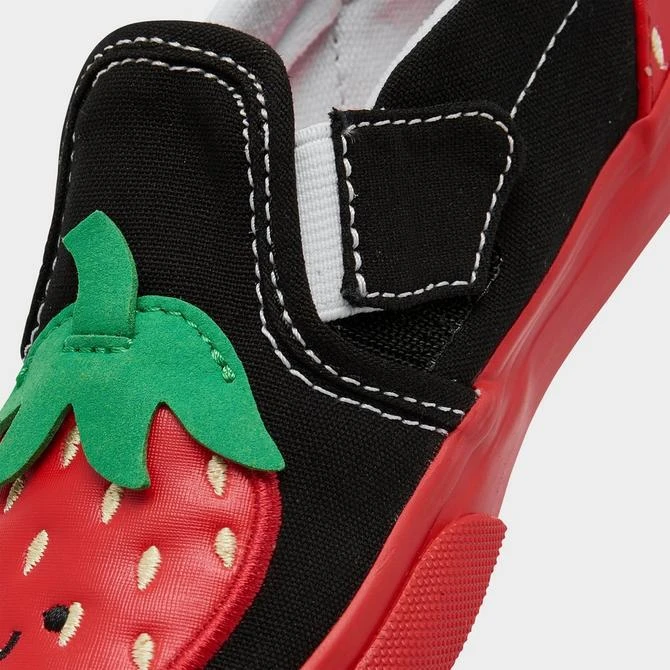 商品Vans|Kids' Toddler Vans Classic Slip-On Strawberry Casual Shoes,价格¥224,第3张图片详细描述