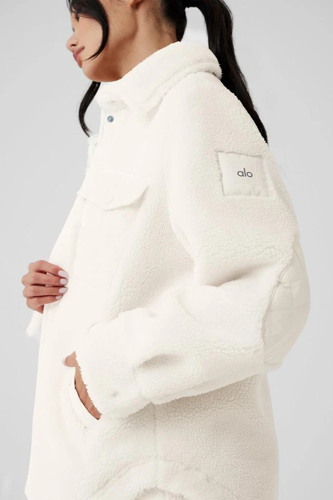 商品Alo|Sherpa Edge Shacket - Ivory,价格¥1691,第4张图片详细描述