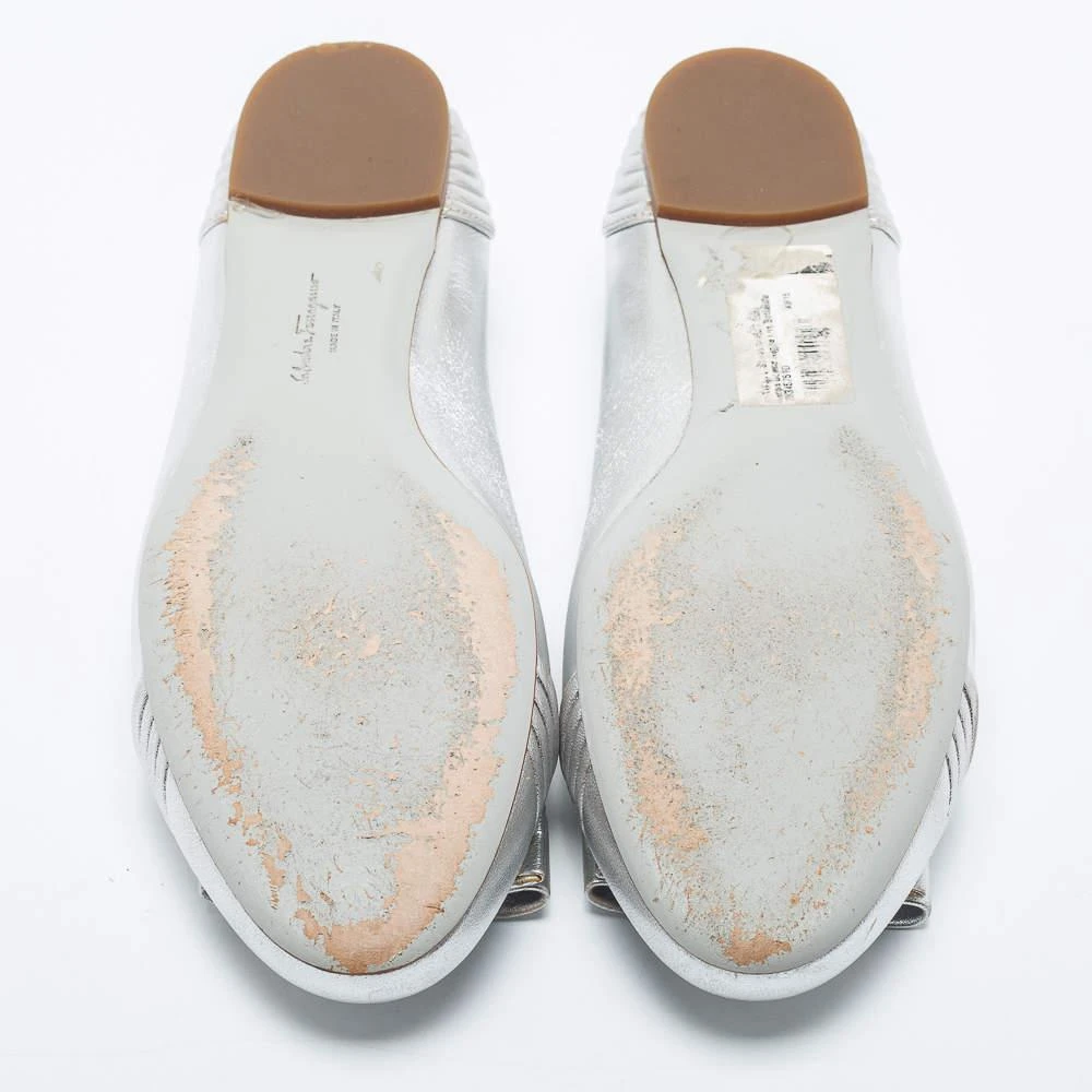 Salvatore Ferragamo Silver Leather Vara Bow Ballet Flats Size 38 商品