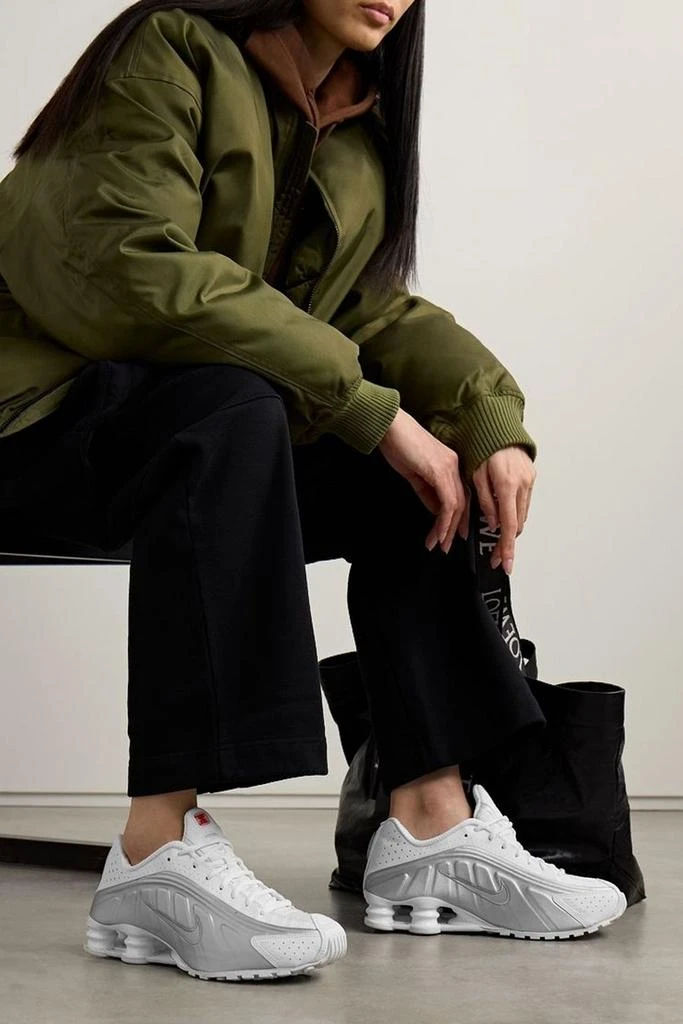 商品NIKE|Shox R4 metallic leather and mesh sneakers,价格¥290,第2张图片详细描述