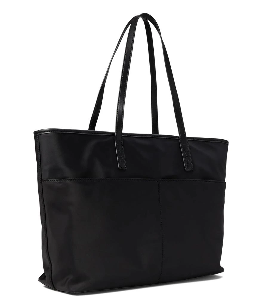 商品GUESS|Power Play Large Tech Tote,价格¥862,第2张图片详细描述