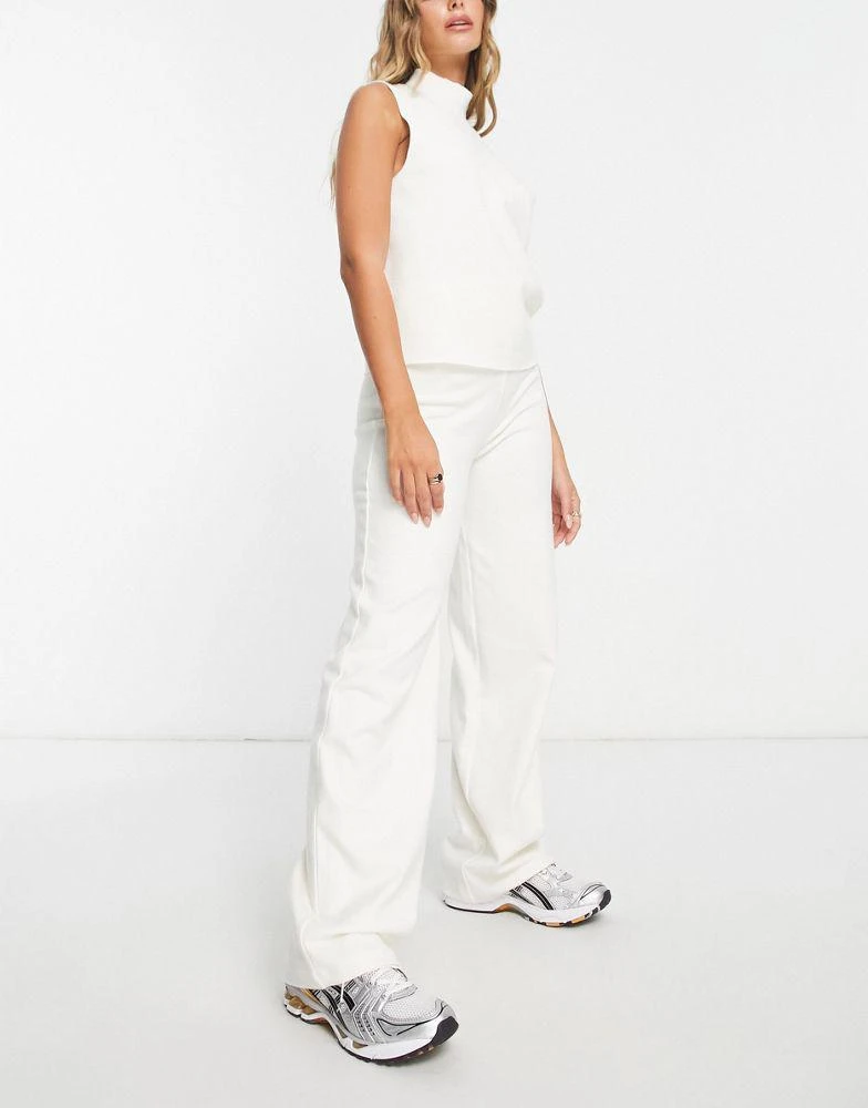 商品ASOS|ASOS DESIGN co-ord super soft wide leg trouser in winter white,价格¥215,第4张图片详细描述