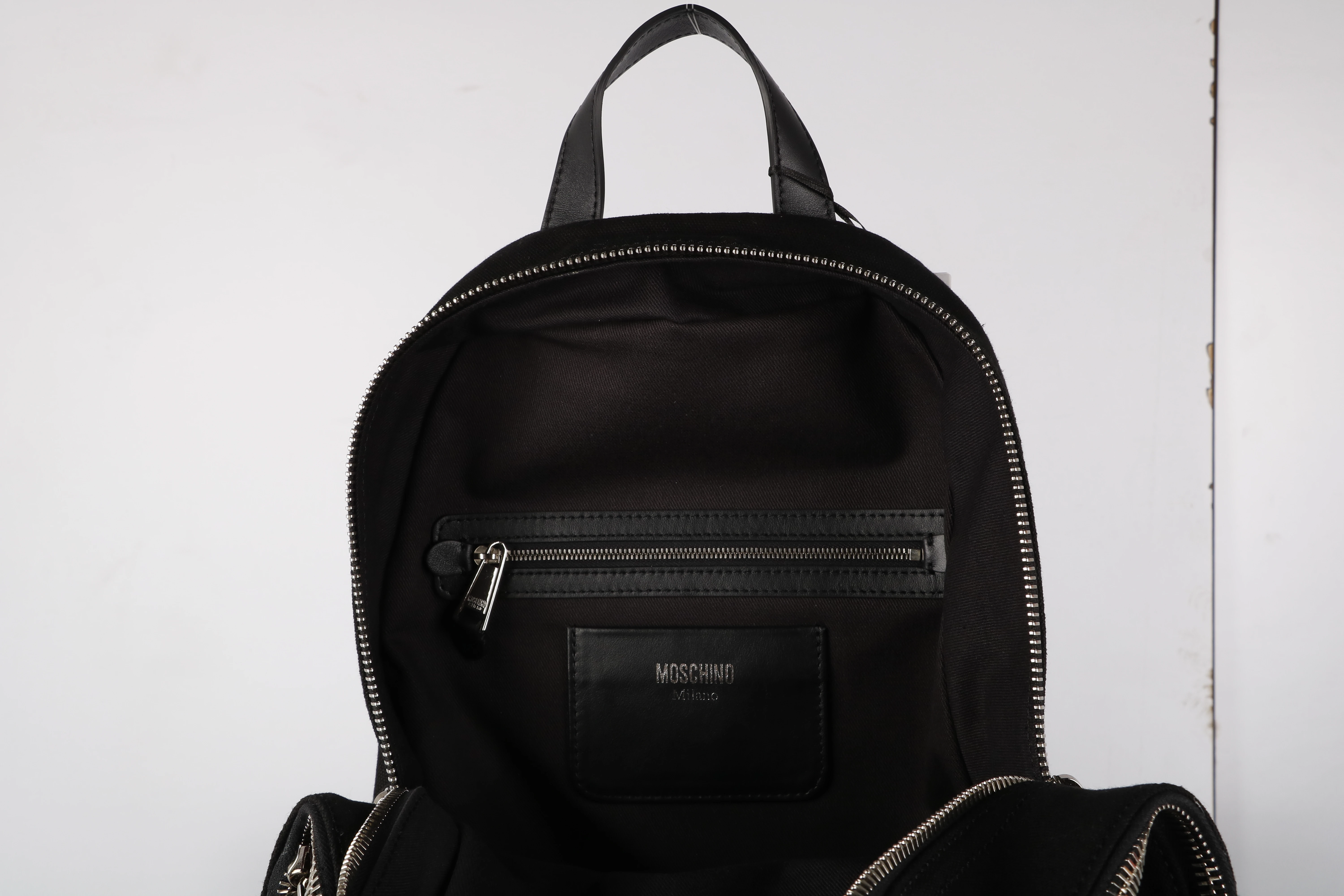 Moschino 莫斯奇诺 男士黑色双肩包 Z1A7606-8203-1555 商品