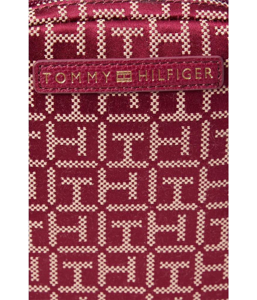 商品Tommy Hilfiger|Phone Crossbody Top Zip Phone Crossbody with Card Case Square Monogram Jacquard,价格¥315,第6张图片详细描述