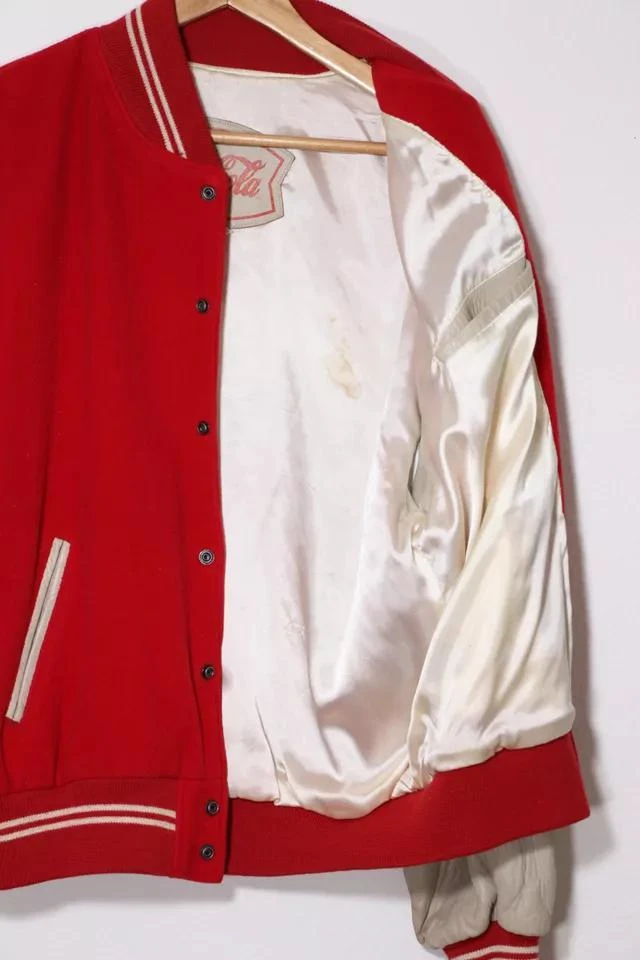 商品Urban Outfitters|Vintage '90s Boxy Coca Cola Collectors Varsity Bomber Jacket,价格¥2454,第4张图片详细描述