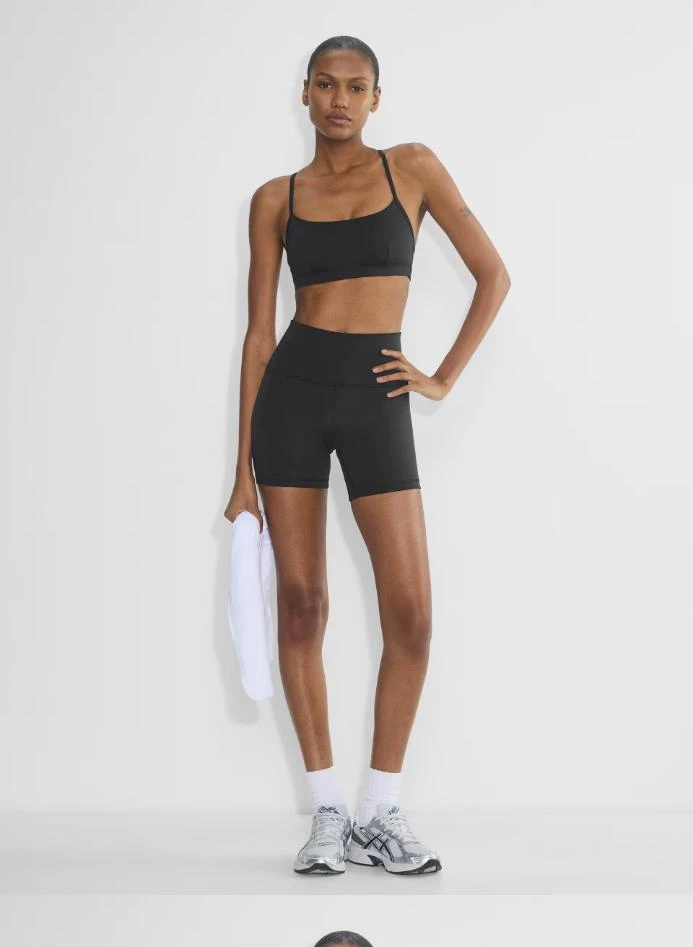 商品Aritzia|Golden - Glossform™ Cheeky Hi-Rise 5" Short,价格¥315,第4张图片详细描述