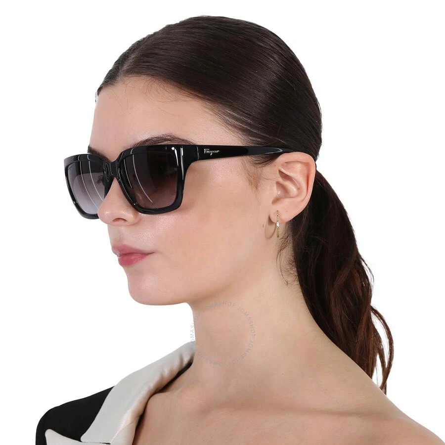 商品Salvatore Ferragamo|Salvatore Ferragamo Grey Rectangular Ladies Sunglasses SF1018S 001 59,价格¥484,第2张图片详细描述