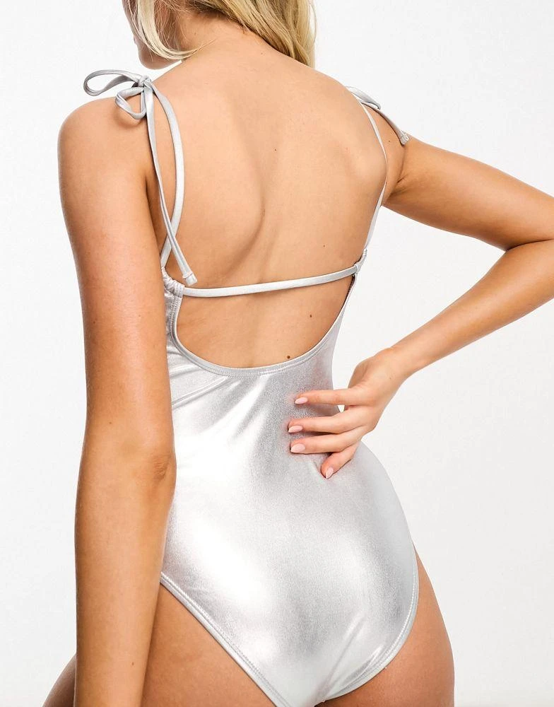 商品Stradivarius|Stradivarius v neck swimsuit in metallic silver,价格¥145,第2张图片详细描述