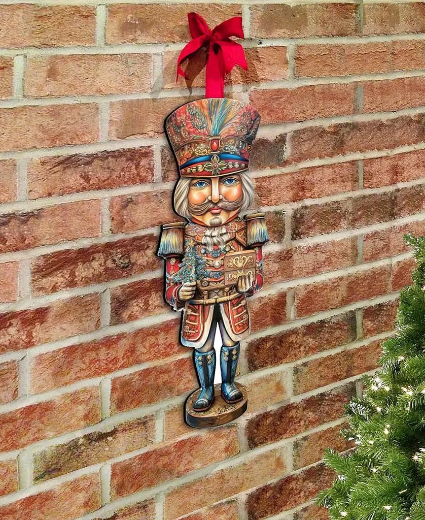 商品Designocracy|Regal Nutcracker Prince Christmas Door Decor Wooden Wall Decor G. DeBrekht,价格¥1099,第5张图片详细描述