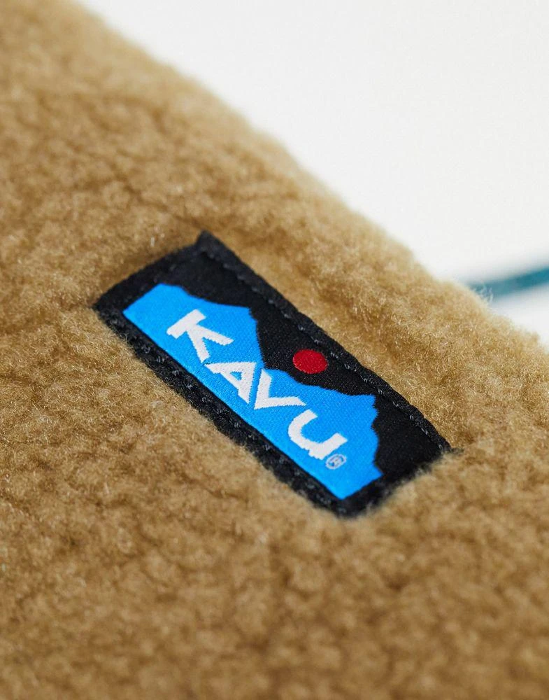 商品KAVU|Kavu so snuggy borg cross body bag in green,价格¥336,第3张图片详细描述