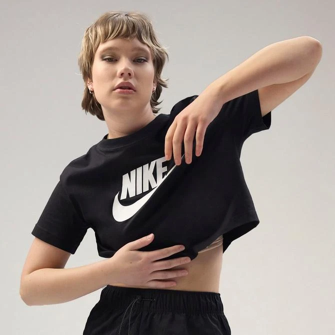 商品NIKE|Women's Nike Sportswear Essential Cropped T-Shirt,价格¥225,第3张图片详细描述