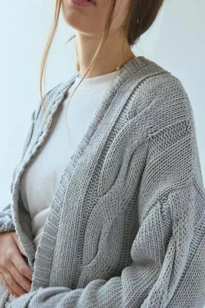 商品BDG|BDG Skylar Oversized Cable Knit Cardigan,价格¥516,第4张图片详细描述