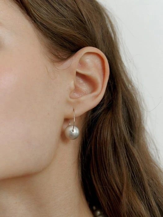 商品LOVE ME MONSTER|Soft Silver Pearl Ring Earrings,价格¥536,第5张图片详细描述