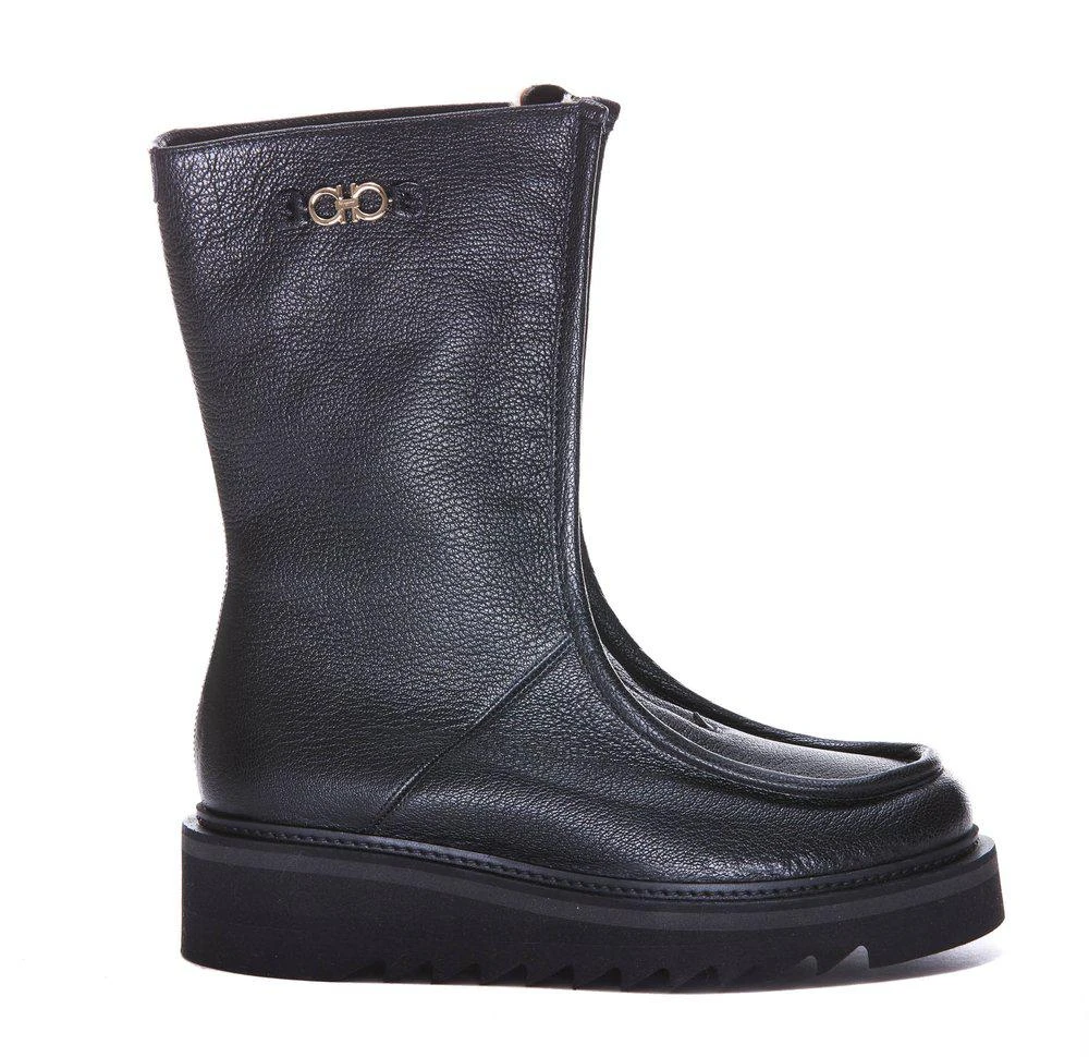 商品Salvatore Ferragamo|Salvatore Ferragamo Logo Plaque Front Zip Boots,价格¥3527,第1张图片