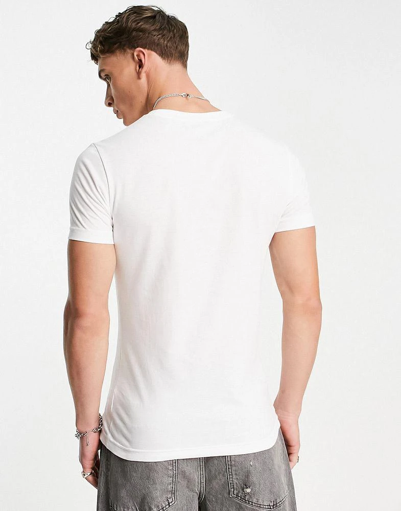 商品Calvin Klein|Calvin Klein Jeans cotton blend small center box t-shirt in white - WHITE,价格¥282,第4张图片详细描述