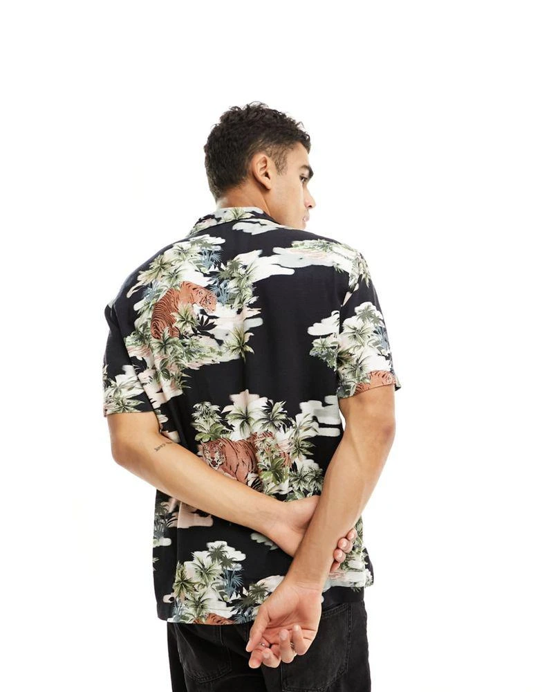 商品River Island|River Island tiger print shirt in black,价格¥313,第4张图片详细描述