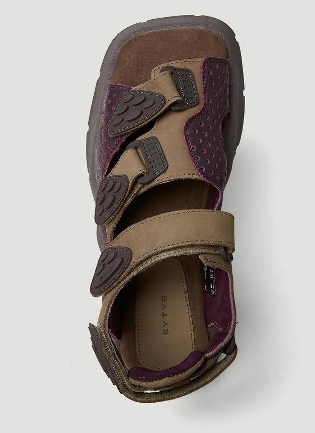 Quest Platform Sandals in Brown 商品