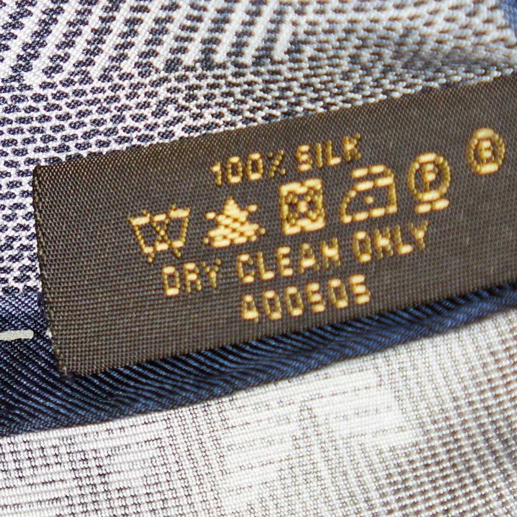 商品[二手商品] Louis Vuitton|Louis Vuitton Navy Blue Monogram Denim Printed Silk Square Scarf,价格¥3376,第4张图片详细描述