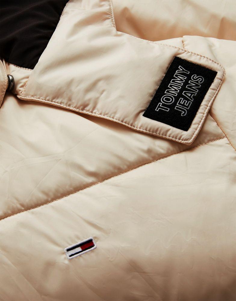 商品Tommy Jeans|Tommy Jeans essential hooded puffer jacket in stone,价格¥1176,第6张图片详细描述