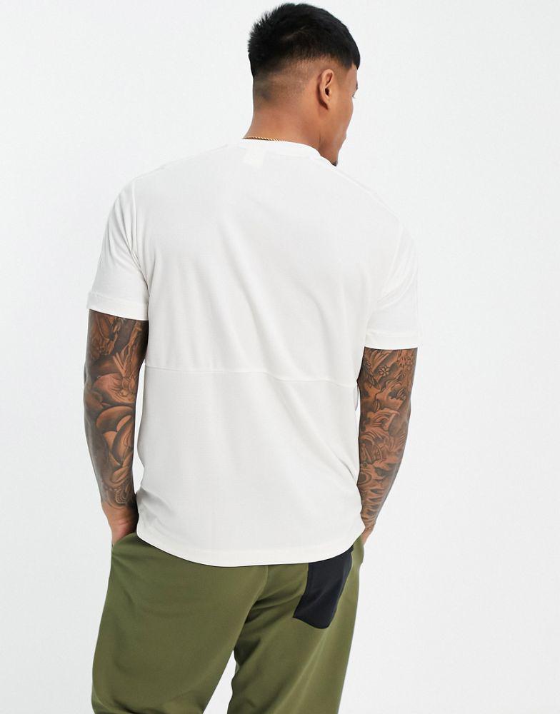 adidas Outdoor Terrex short sleeve t-shirt in white商品第3张图片规格展示