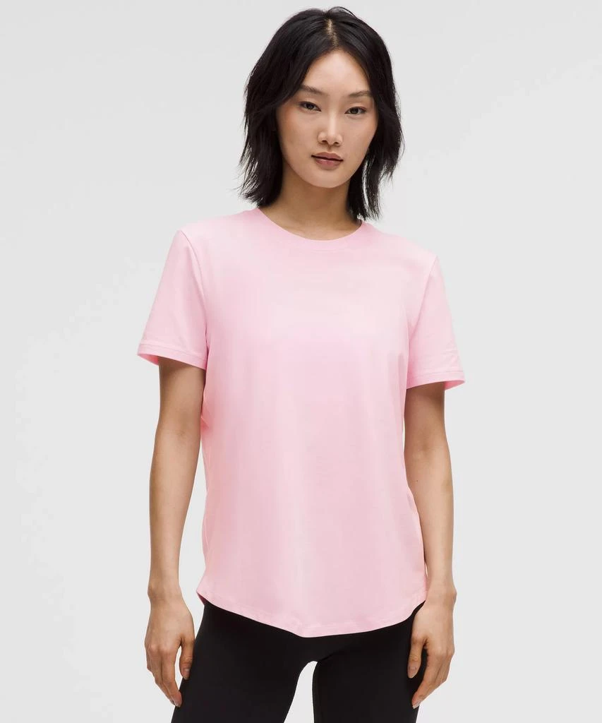 Love Curved-Hem Crewneck T-Shirt 商品