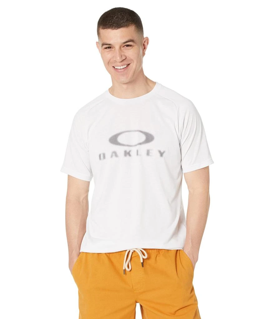商品Oakley|Static Wave Recycled Short Sleeve Training Tee,价格¥224,第1张图片