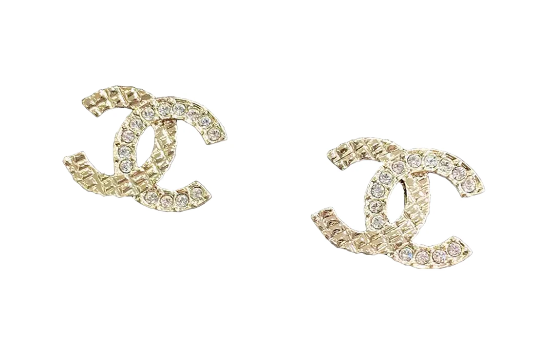 商品[国内直发] Chanel|【23K新品】 香奈儿 经典双C标志 格纹水钻 金属 耳钉 女款 金色,价格¥5885,第4张图片详细描述