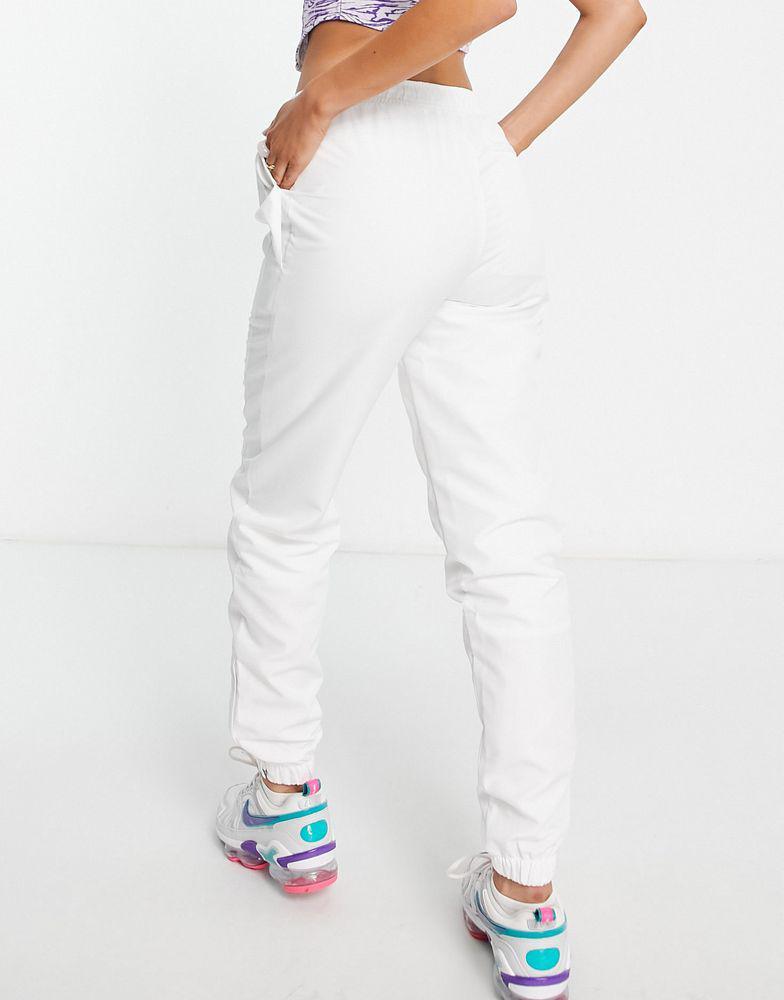 商品Lacoste|Lacoste slim fit jogger in white,价格¥932,第4张图片详细描述