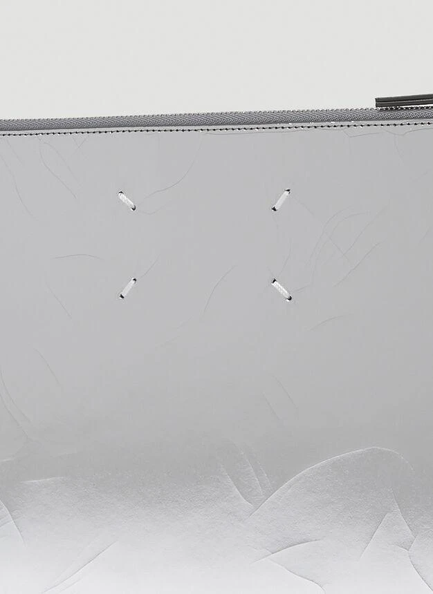 商品MAISON MARGIELA|Four Stitch Metallic Pouch in Silver,价格¥3445,第4张图片详细描述