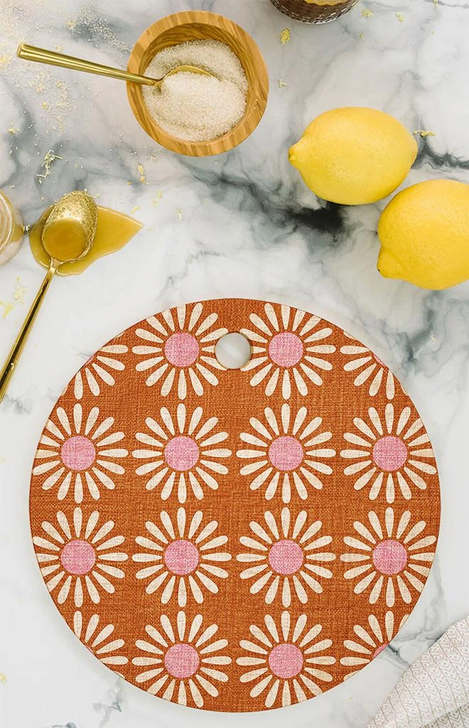 商品DENY Designs|Schatzi Brown Retro Jumbo Daisy Cutting Board,价格¥291,第2张图片详细描述