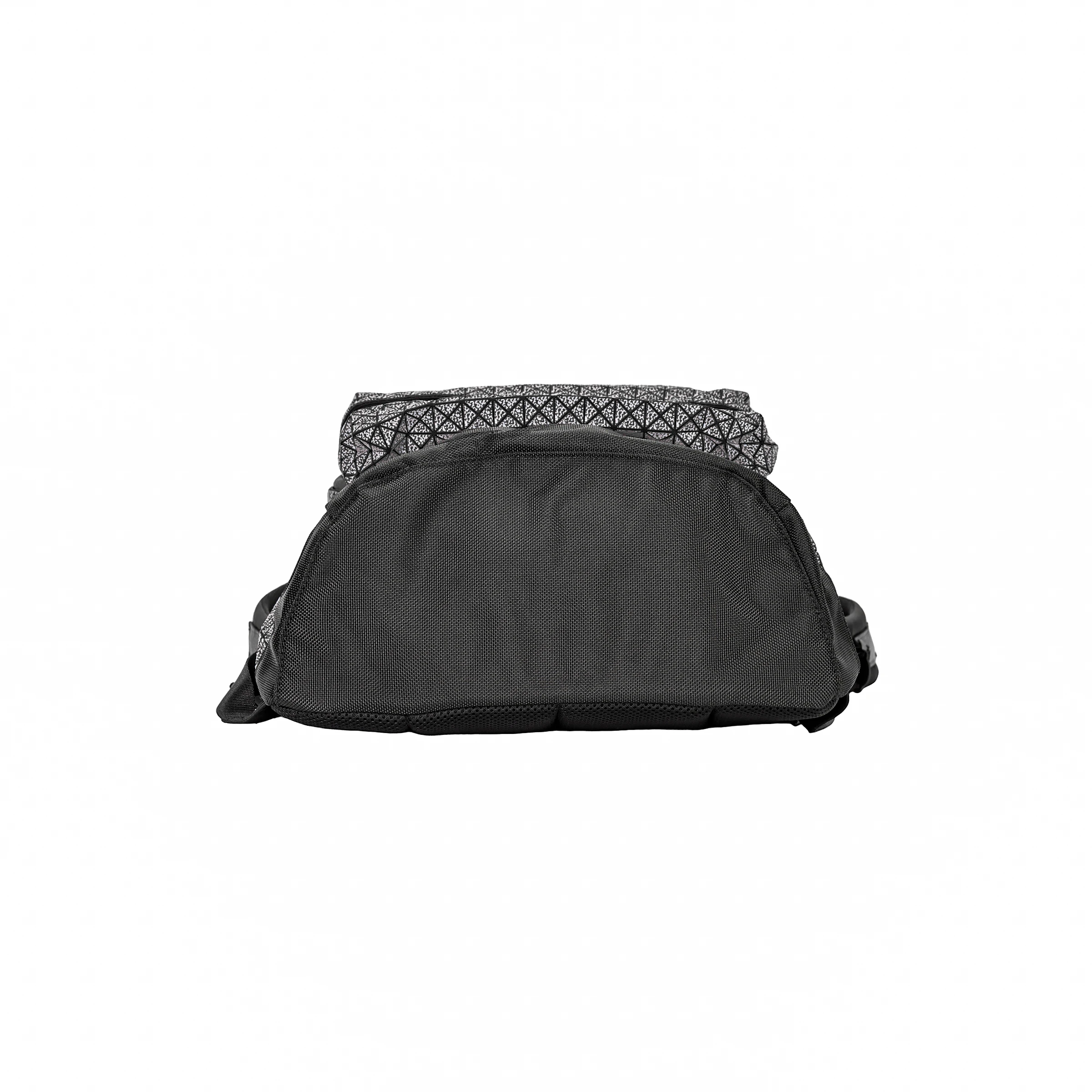 商品[国内直发] Issey Miyake|三宅一生 Kuro 五月限定四方立体形状设计拉链开合 棉 双肩包 男女同款情侣款 黑色,价格¥5811,第8张图片详细描述