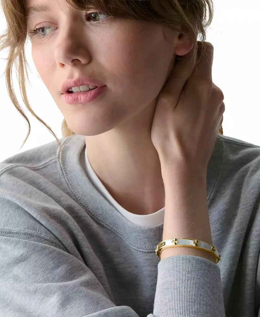 商品Kate Spade|Imitation Pearl Gold Hinge Bangle Bracelet,价格¥1090,第5张图片详细描述