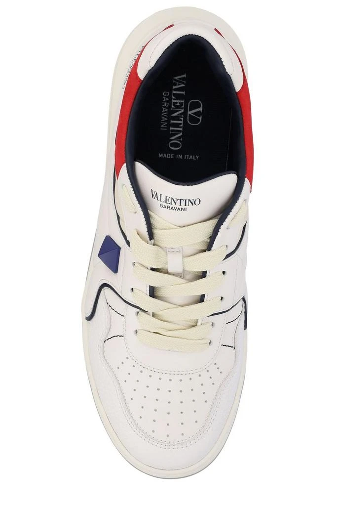 商品Valentino|Valentino Garavani One Stud Lace-Up Sneakers,价格¥6256,第4张图片详细描述