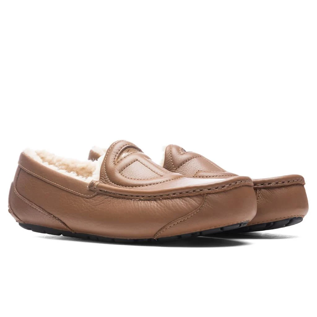 商品UGG|UGG x Telfar Logo Loafer - Chestnut,价格¥906,第2张图片详细描述