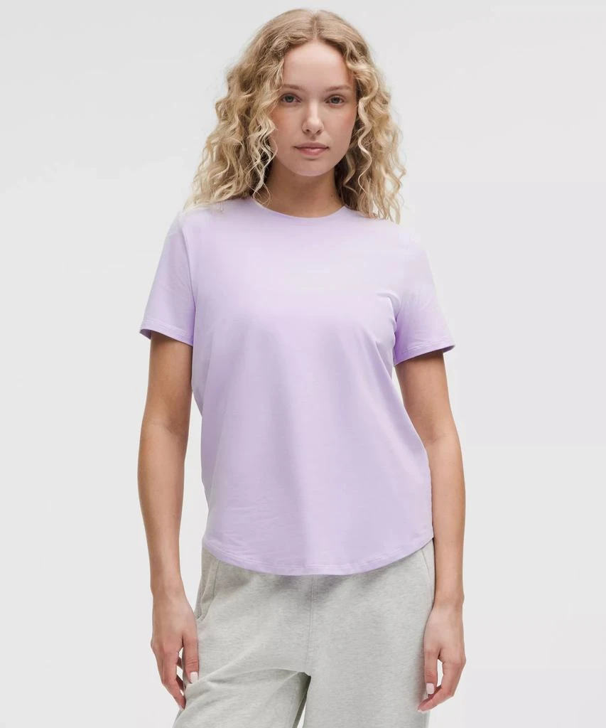 Love Curved-Hem Crewneck T-Shirt 商品