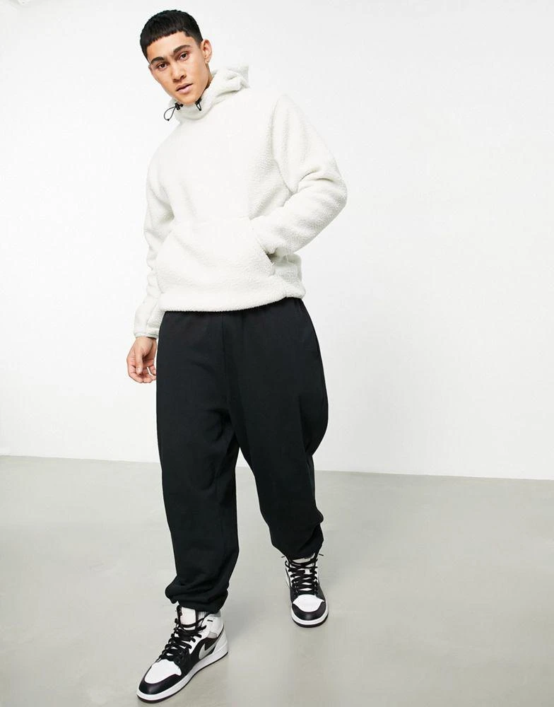 商品NIKE|Nike Sportswear Sport Essentials borg hoodie in stone,价格¥487,第3张图片详细描述