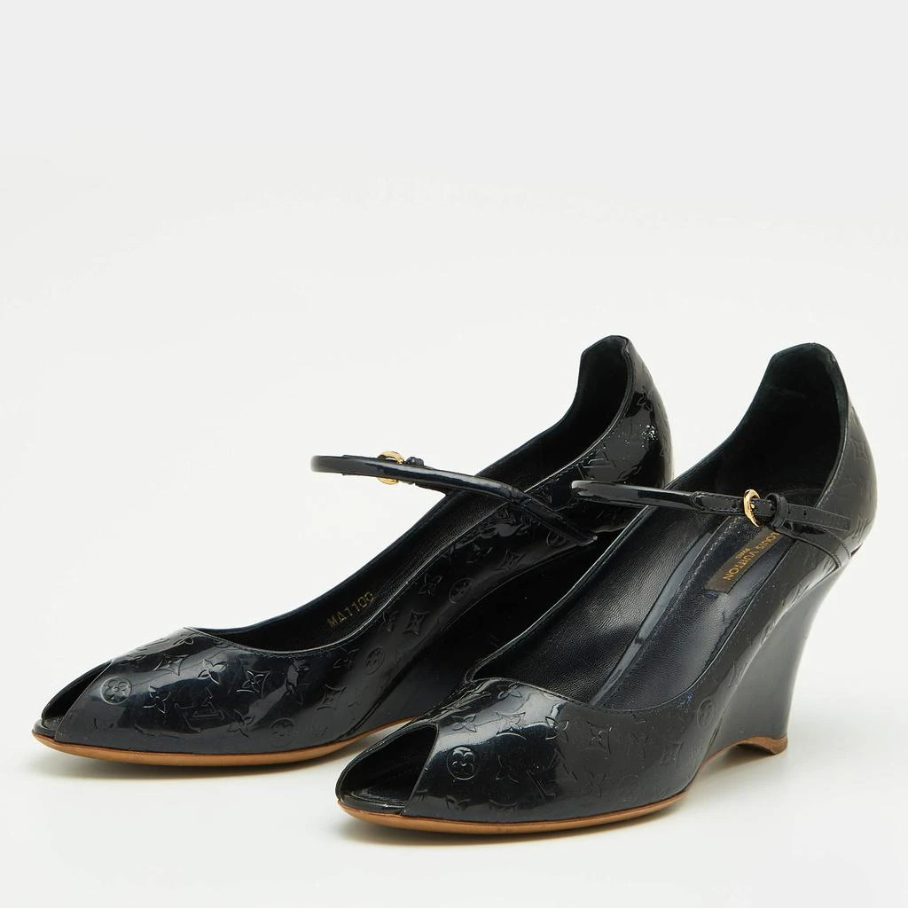 商品[二手商品] Louis Vuitton|Louis Vuitton Navy Blue Monogram Patent Leather Peep Toe Ankle Strap Wedge Pumps Size 38.5,价格¥2669,第2张图片详细描述