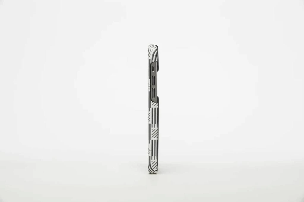 商品Maison Moreau|Maison Moreau iPhone 12 Cover Simple,价格¥521,第3张图片详细描述