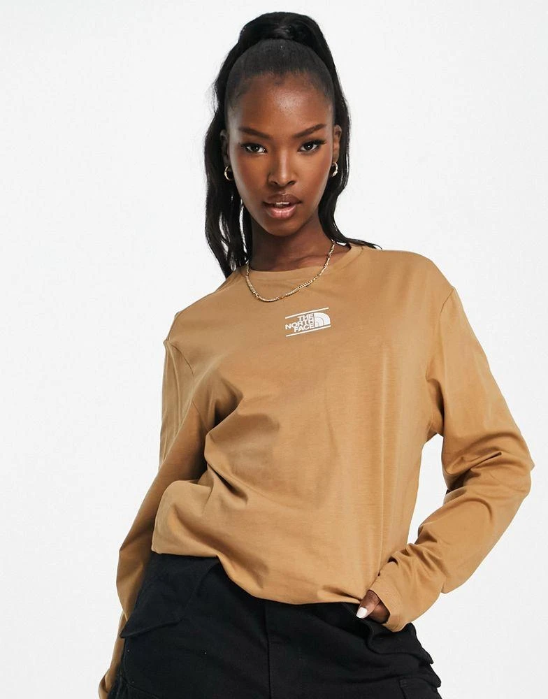 商品The North Face|The North Face Center Dome long sleeve t-shirt in brown Exclusive at ASOS,价格¥191,第4张图片详细描述