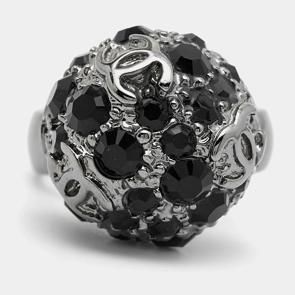 商品[二手商品] Chanel|Chanel Gunmetal Tone Black Crystal CC Sphere Ring Size EU 52.5,价格¥2875,第2张图片详细描述