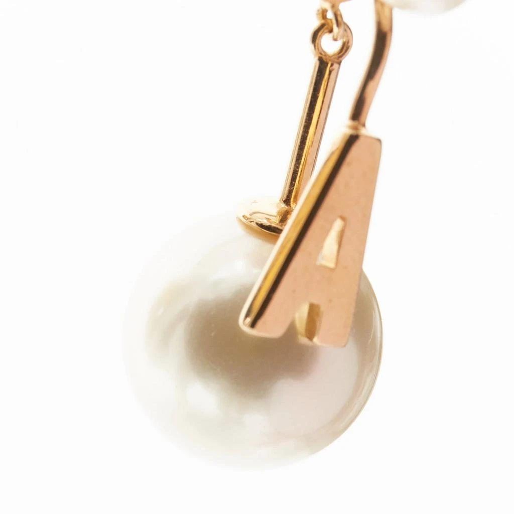 商品[二手商品] Dior|Tribales Gold Metal Letter A Faux Pearl Dangling Pin Earring,价格¥2579,第5张图片详细描述