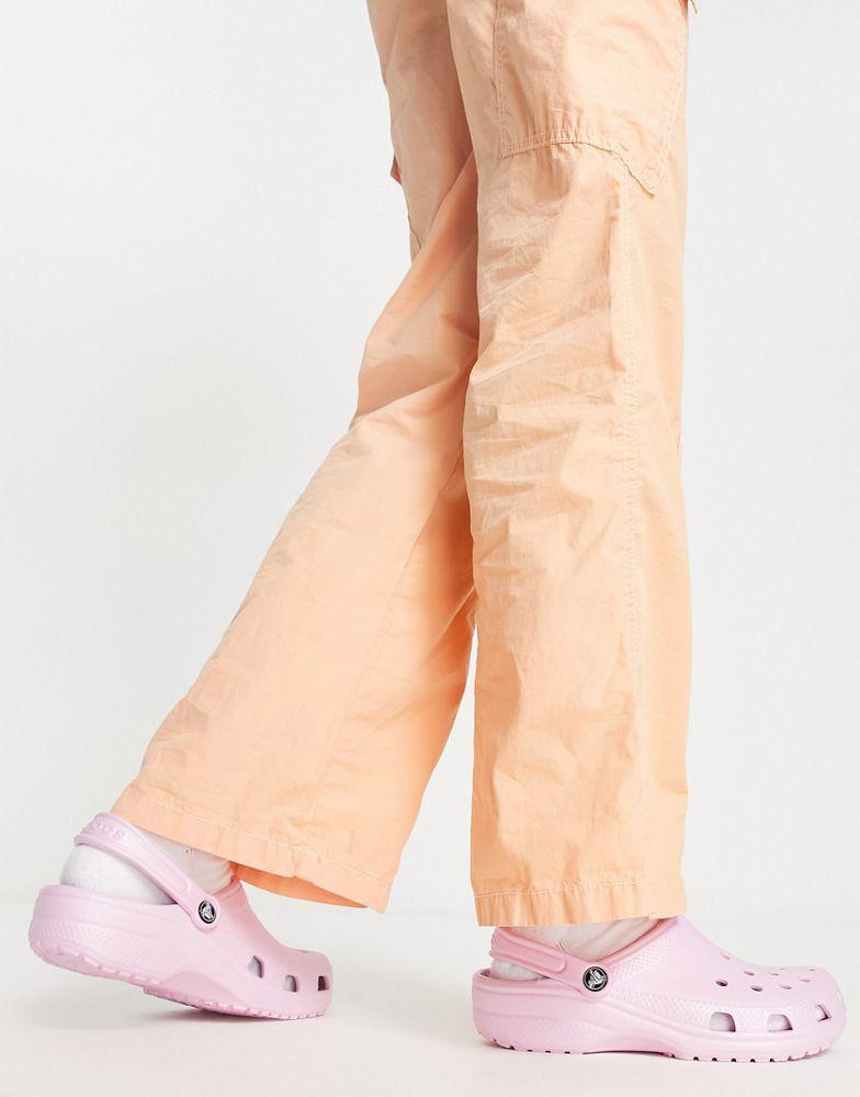 商品Crocs|Crocs classic clogs in ballerina pink,价格¥311,第5张图片详细描述