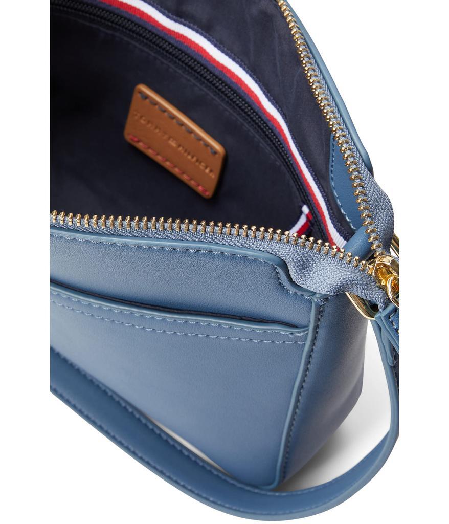 商品Tommy Hilfiger|Serena Crossbody with Pouch,价格¥483,第5张图片详细描述