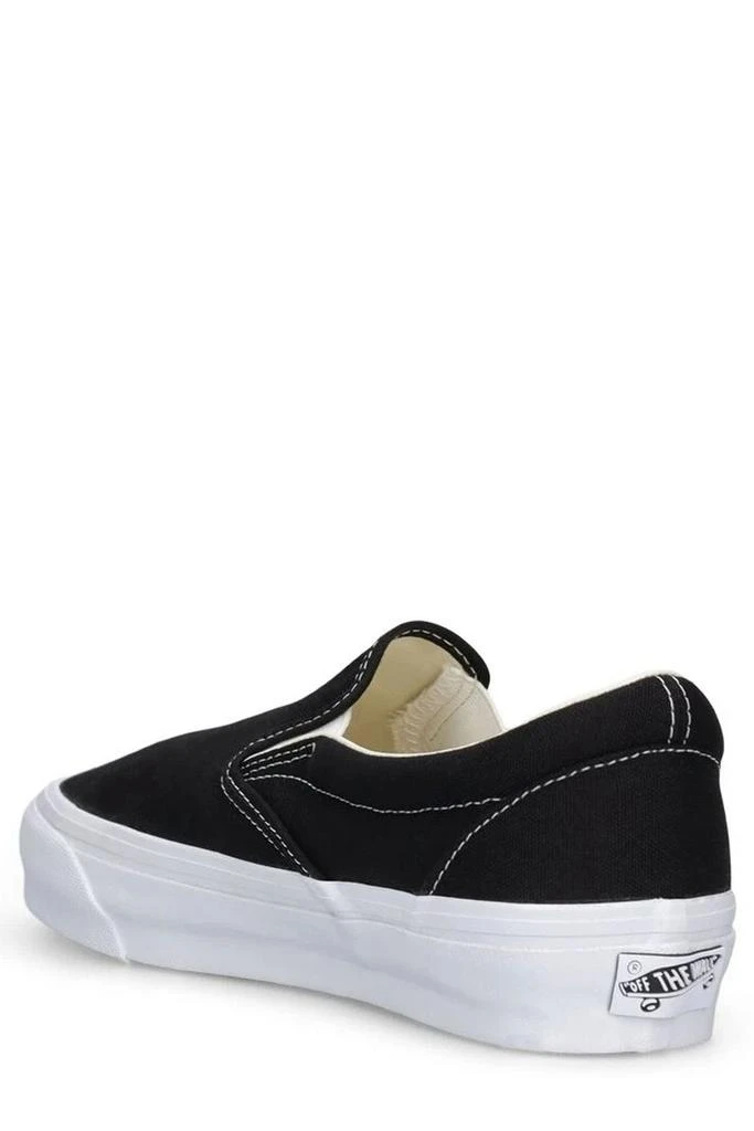 商品Vans|Vans Logo Patch Slip-On Sneakers,价格¥626,第3张图片详细描述