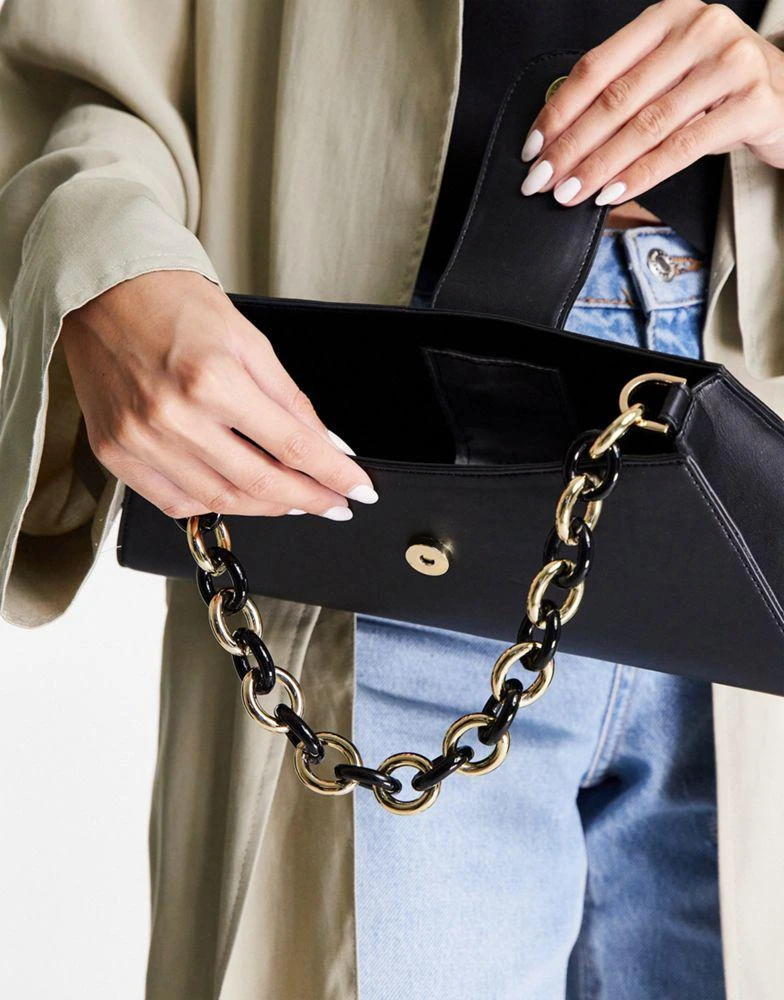 商品Topshop|Topshop structured chunky chain shoulder bag in black,价格¥156,第3张图片详细描述