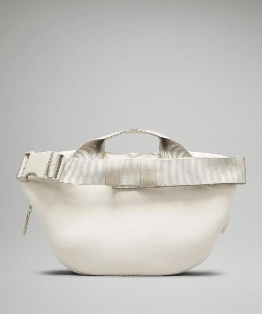 Curved Crossbody Bag 3L 商品
