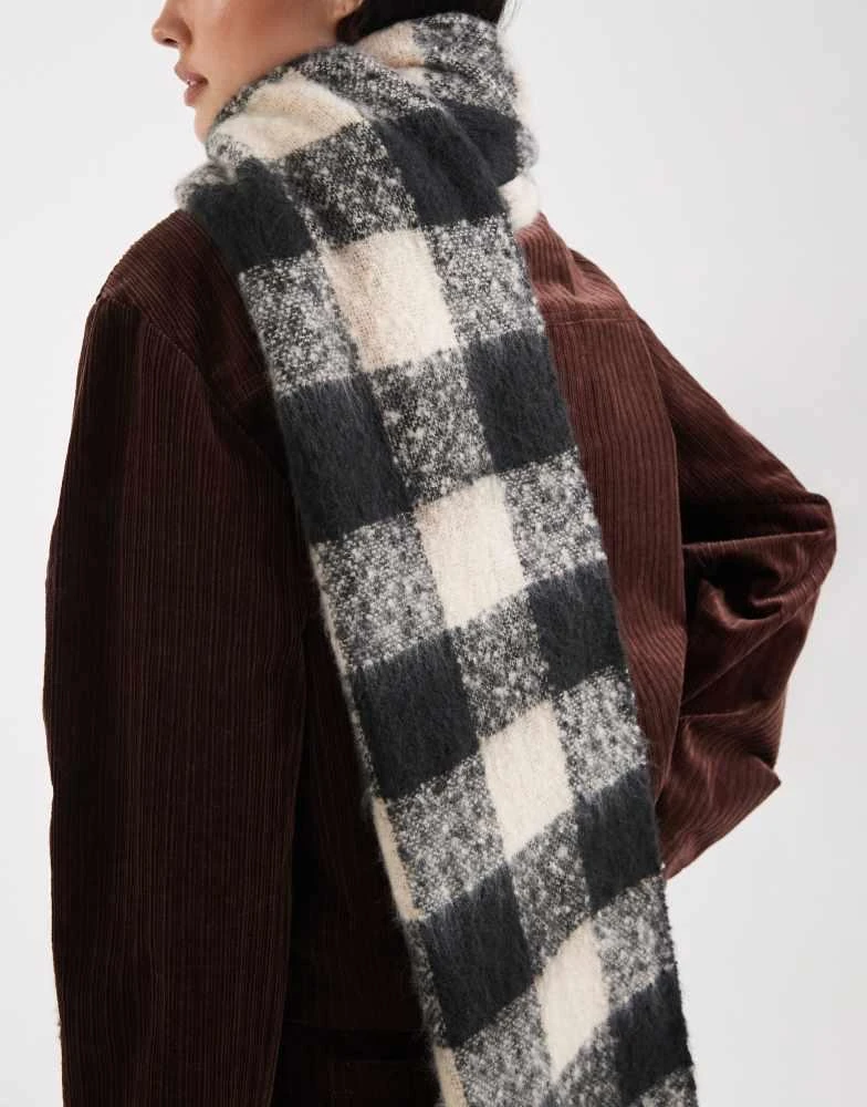 商品Threadbare|Threadbare blanket scarf in black and cream gingham print,价格¥161,第3张图片详细描述