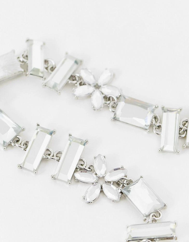 商品ASOS|ASOS DESIGN short necklace in crystals and crystal flowers in silver tone,价格¥91,第4张图片详细描述